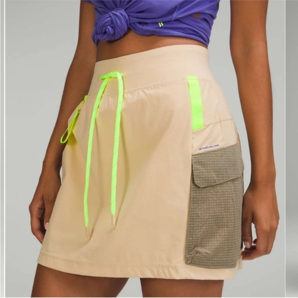 New with Tags Lululemon Multi-Pocket Cargo HR Hiking Skirt, size 2.